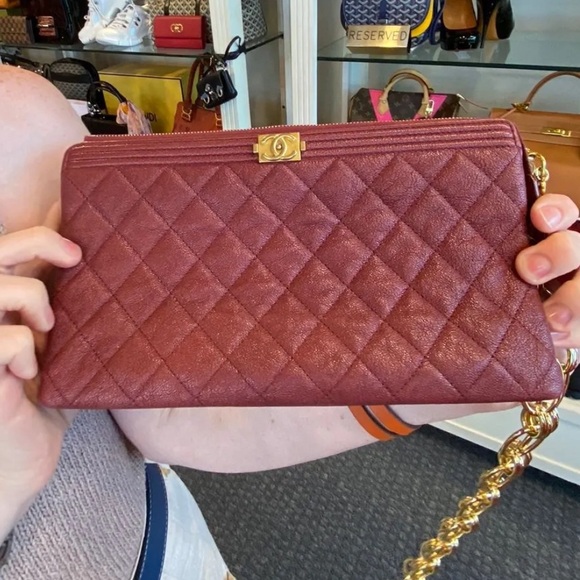 Auth CHANEL O Case in Iridescent Caviar Leather Boy - Picture 7 of 8